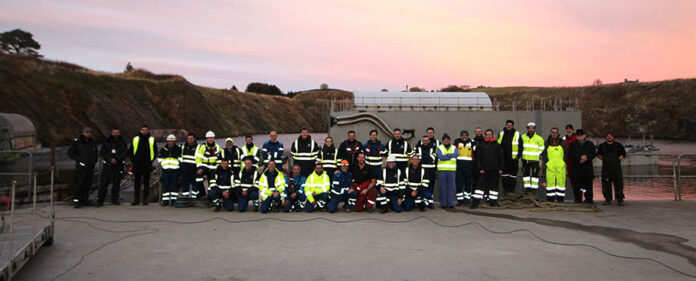 foto_familia_equipo_trabajo_prueba_de_choque_Navantia_F110
