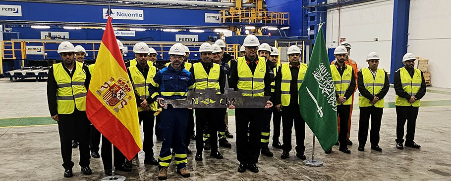 Navantia San Fernando corta chapa de la segunda corbeta para Arabia Saudí foto_familia_corte_chapa_segunda_corbeta_Arabia