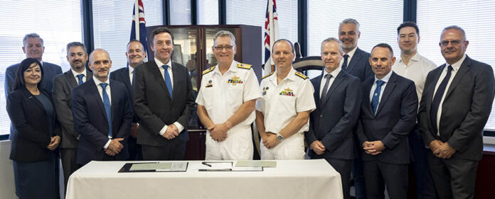 foto_familia_firma_Navantia_Asutralia_Marina_Australiana