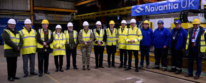 foto_familia_comienzo_construcción_primer_FSS